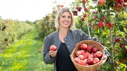 Jessica Joos auf der Apfelwiese. 